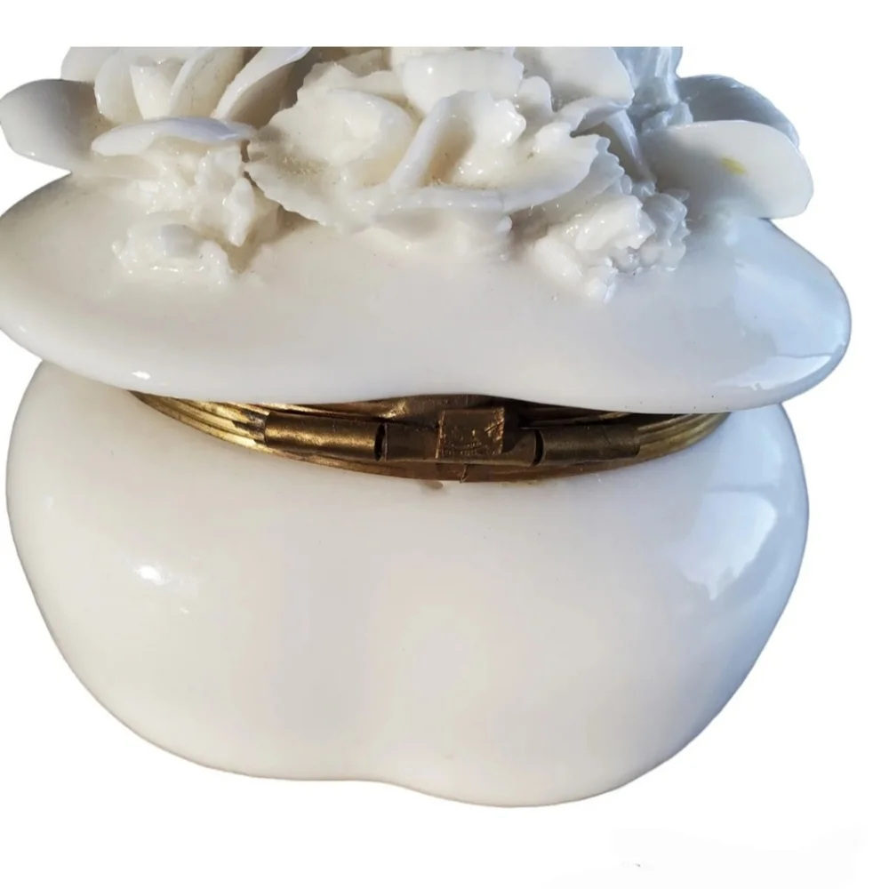 Trinket Box Heart Shaped Lenwile Ardalt White Flower Hinged Lid Vintage - Picture 6 of 8